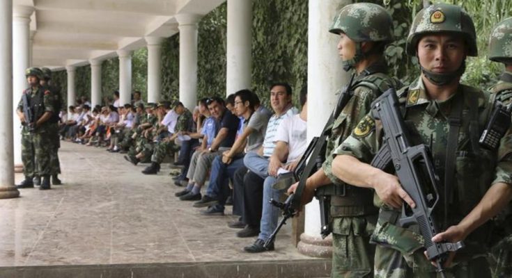 عناصر أمن في إقليم شينجيانغ حيث أقلية الأويغور - أرشيفية